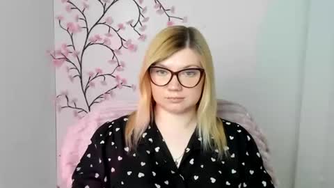Snapshot of molly_moree chatting on 05/11/26, 04:04 Molly online show from 05/11/26, 04:04