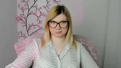 Snapshot of molly_moree chatting on 05/12/26, 11:51 Molly online show from 05/12/26, 11:51