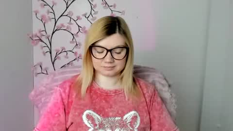 Snapshot of molly_moree chatting on 05/19/26, 11:38 Molly online show from 05/19/26, 11:38