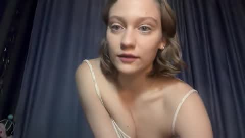 molly_poly online show from 11/04/25, 07:02