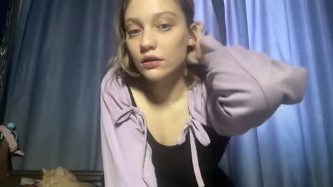 Snapshot of molly_poly chatting on 11/11/25, 11:10 molly_poly online show from 11/11/25, 11:10