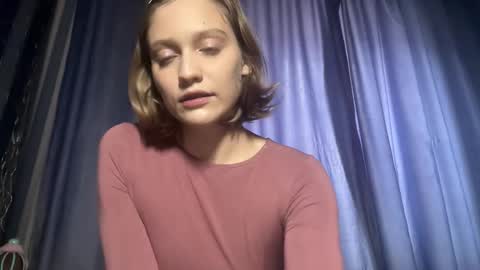 Snapshot of molly_poly chatting on 11/13/25, 09:52 molly_poly online show from 11/13/25, 09:52