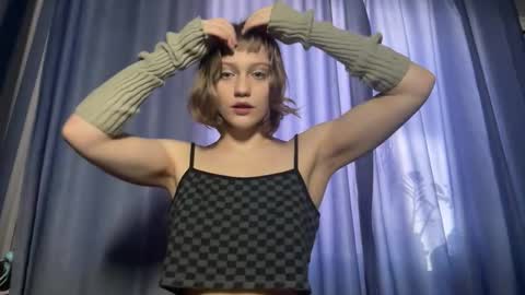 Snapshot of molly_poly chatting on 11/17/25, 09:59 molly_poly online show from 11/17/25, 09:59