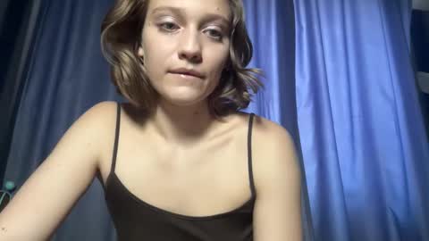 Snapshot of molly_poly chatting on 11/22/25, 11:42 molly_poly online show from 11/22/25, 11:42