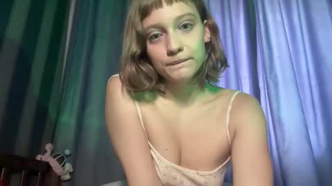 Snapshot of molly_poly chatting on 11/23/25, 12:49 molly_poly online show from 11/23/25, 12:49