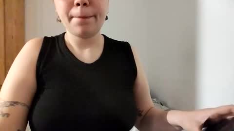 Molly Pop online show from 10/21/25, 11:27