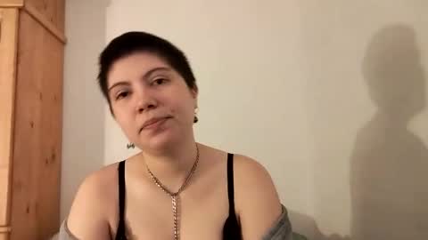 Molly Pop online show from 11/08/25, 09:57