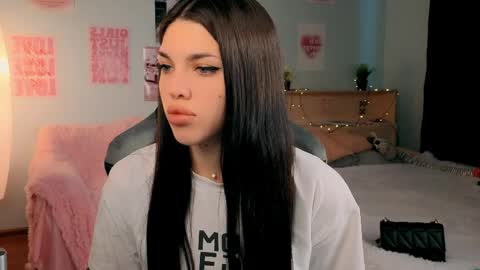 Snapshot of molly_rettyy chatting on 03/30/26, 04:35 Molly online show from 03/30/26, 04:35