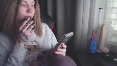 I have new photos come and see with love Molly online show from 02/28/25, 06:54