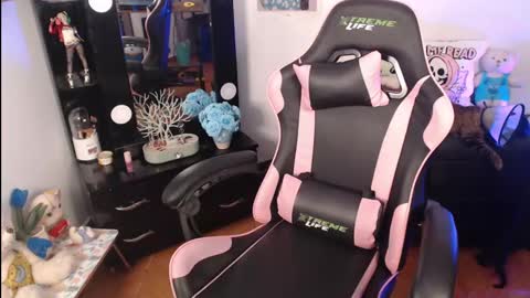 Snapshot of molly_shake chatting on 01/15/25, 05:29 Molly online show from 01/15/25, 05:29