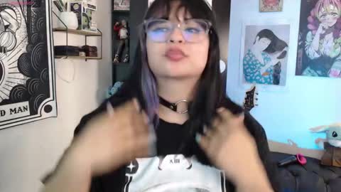 Snapshot of molly_shake chatting on 03/05/25, 08:21 Molly online show from 03/05/25, 08:21