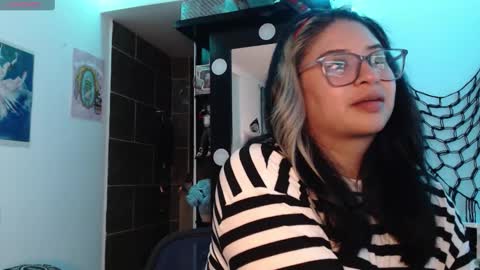 Snapshot of molly_shake chatting on 10/01/25, 07:03 Molly online show from 10/01/25, 07:03