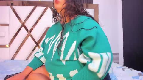 Snapshot of molly_sweetee chatting on 06/07/26, 01:43 Yuli online show from 06/07/26, 01:43