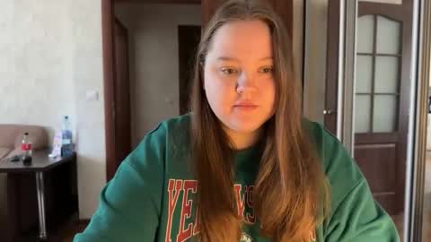 Snapshot of mollyas chatting on 04/14/26, 09:15 Alice online show from 04/14/26, 09:15