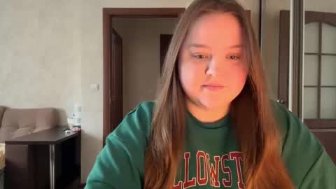 Snapshot of mollyas chatting on 04/27/26, 02:26 Alice online show from 04/27/26, 02:26