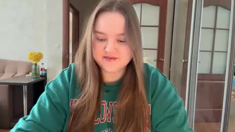 Snapshot of mollyas chatting on 04/30/26, 11:16 Alice online show from 04/30/26, 11:16