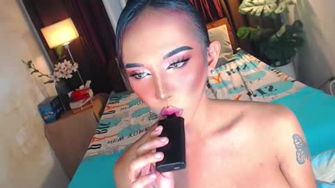 Molly online show from 11/19/25, 07:08