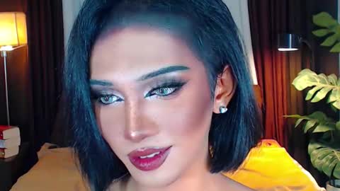 Molly online show from 12/05/25, 04:54