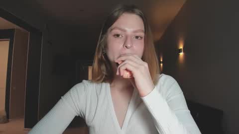 Snapshot of mollydangerous chatting on 10/29/25, 05:04 Taisha online show from 10/29/25, 05:04