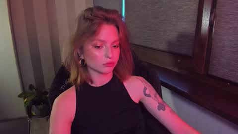 Snapshot of mollydangerous chatting on 11/17/25, 09:15 Taisha online show from 11/17/25, 09:15