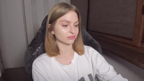 Snapshot of mollydangerous chatting on 12/17/25, 03:34 Taisha online show from 12/17/25, 03:34