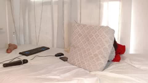 Snapshot of mollyguns chatting on 01/12/25, 09:40 MOLLY GUNSG online show from 01/12/25, 09:40