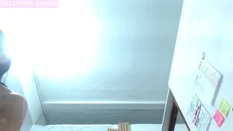 Snapshot of mollyguns chatting on 10/15/25, 08:31 MOLLY GUNSG online show from 10/15/25, 08:31