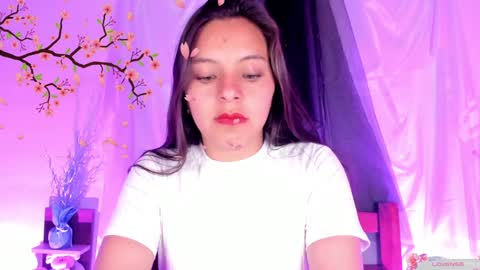 Snapshot of mollylewis18 chatting on 01/29/25, 12:33 New girl Emily Valentina Michelle online show from 01/29/25, 12:33