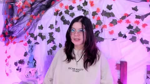 Snapshot of mollylewis18 chatting on 02/07/25, 04:03 New girl Emily Valentina Michelle online show from 02/07/25, 04:03