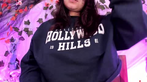 Snapshot of mollylewis18 chatting on 02/08/25, 05:08 New girl Emily Valentina Michelle online show from 02/08/25, 05:08