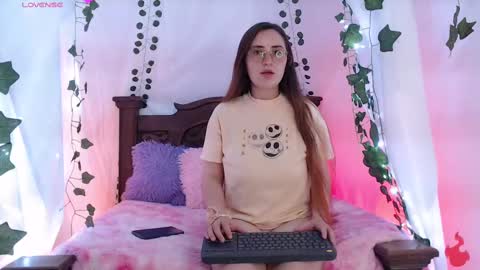 Snapshot of mollylewis18 chatting on 02/10/25, 11:13 New girl Emily Valentina Michelle online show from 02/10/25, 11:13