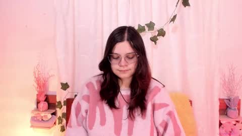 Snapshot of mollylewis18 chatting on 02/11/25, 04:13 New girl Emily Valentina Michelle online show from 02/11/25, 04:13