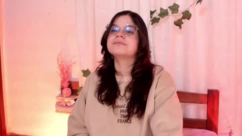 Snapshot of mollylewis18 chatting on 02/12/25, 04:33 New girl Emily Valentina Michelle online show from 02/12/25, 04:33