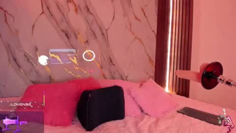 Snapshot of mollylewis18 chatting on 10/15/25, 03:23 New girl Emily Valentina Michelle online show from 10/15/25, 03:23