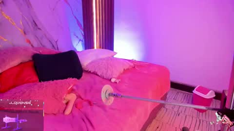 Snapshot of mollylewis18 chatting on 10/19/25, 04:18 New girl Emily Valentina Michelle online show from 10/19/25, 04:18