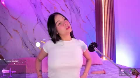 Snapshot of mollylewis18 chatting on 10/24/25, 08:27 New girl Emily Valentina Michelle online show from 10/24/25, 08:27