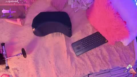 Snapshot of mollylewis18 chatting on 11/16/25, 04:23 New girl Emily Valentina Michelle online show from 11/16/25, 04:23