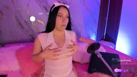 Snapshot of mollylewis18 chatting on 11/19/25, 02:50 New girl Emily Valentina Michelle online show from 11/19/25, 02:50