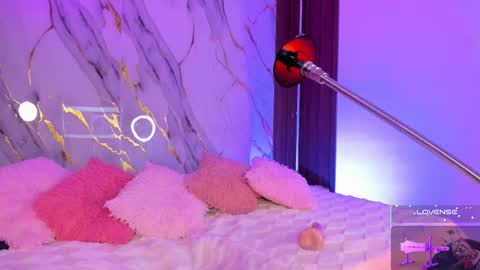 Snapshot of mollylewis18 chatting on 11/21/25, 09:46 New girl Emily Valentina Michelle online show from 11/21/25, 09:46