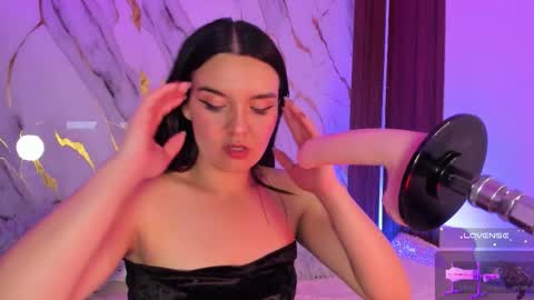 Snapshot of mollylewis18 chatting on 12/03/25, 02:41 New girl Emily Valentina Michelle online show from 12/03/25, 02:41