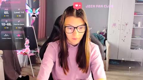  KIRA  online show from 10/06/25, 04:10