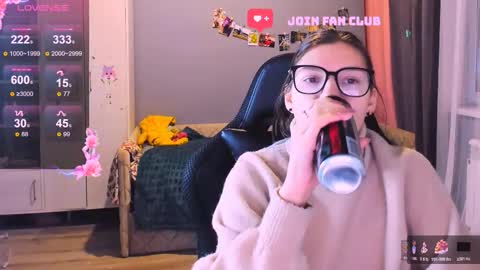  KIRA  online show from 12/18/25, 02:06