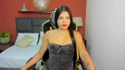 mollylove_ online show from 09/23/25, 11:46