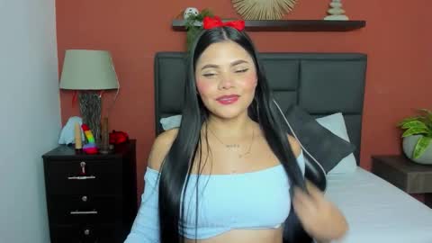 mollylove_ online show from 12/21/25, 06:59