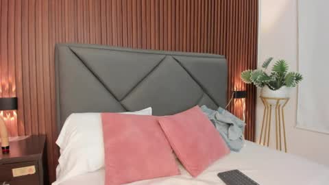 Snapshot of mollylove_ chatting on 04/14/26, 07:09 mollylove_ online show from 04/14/26, 07:09