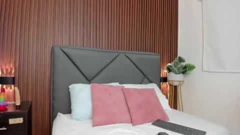 Snapshot of mollylove_ chatting on 04/20/26, 06:42 mollylove_ online show from 04/20/26, 06:42