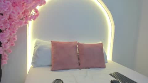 Snapshot of mollylove_ chatting on 06/24/26, 07:02 mollylove_ online show from 06/24/26, 07:02
