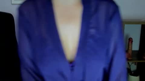 Snapshot of mollymoon40 chatting on 11/27/25, 04:20 Molly online show from 11/27/25, 04:20