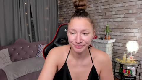 Snapshot of mollynay chatting on 04/28/26, 12:20 hi im Molly heregreat boobs big heart warm pussy online show from 04/28/26, 12:20