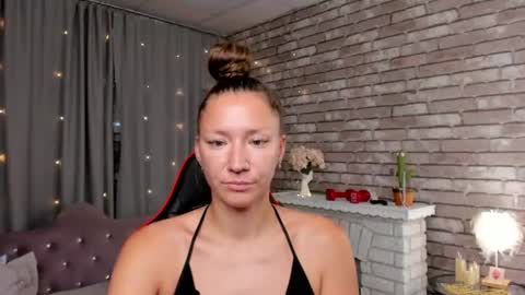 Snapshot of mollynay chatting on 07/05/26, 12:28 hi im Molly heregreat boobs big heart warm pussy online show from 07/05/26, 12:28